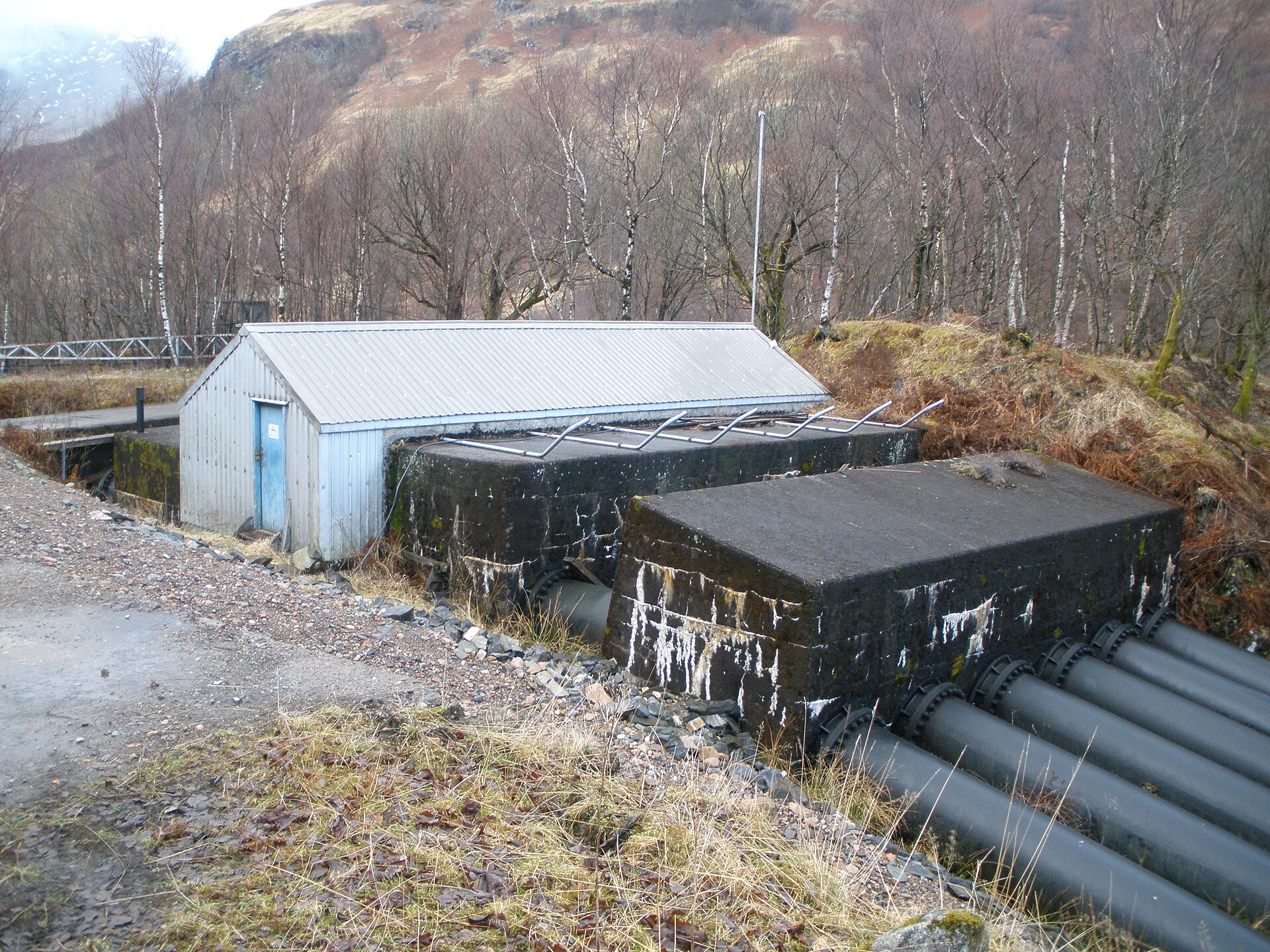 Pipeline equipment with valves and pipework in a fenced yard