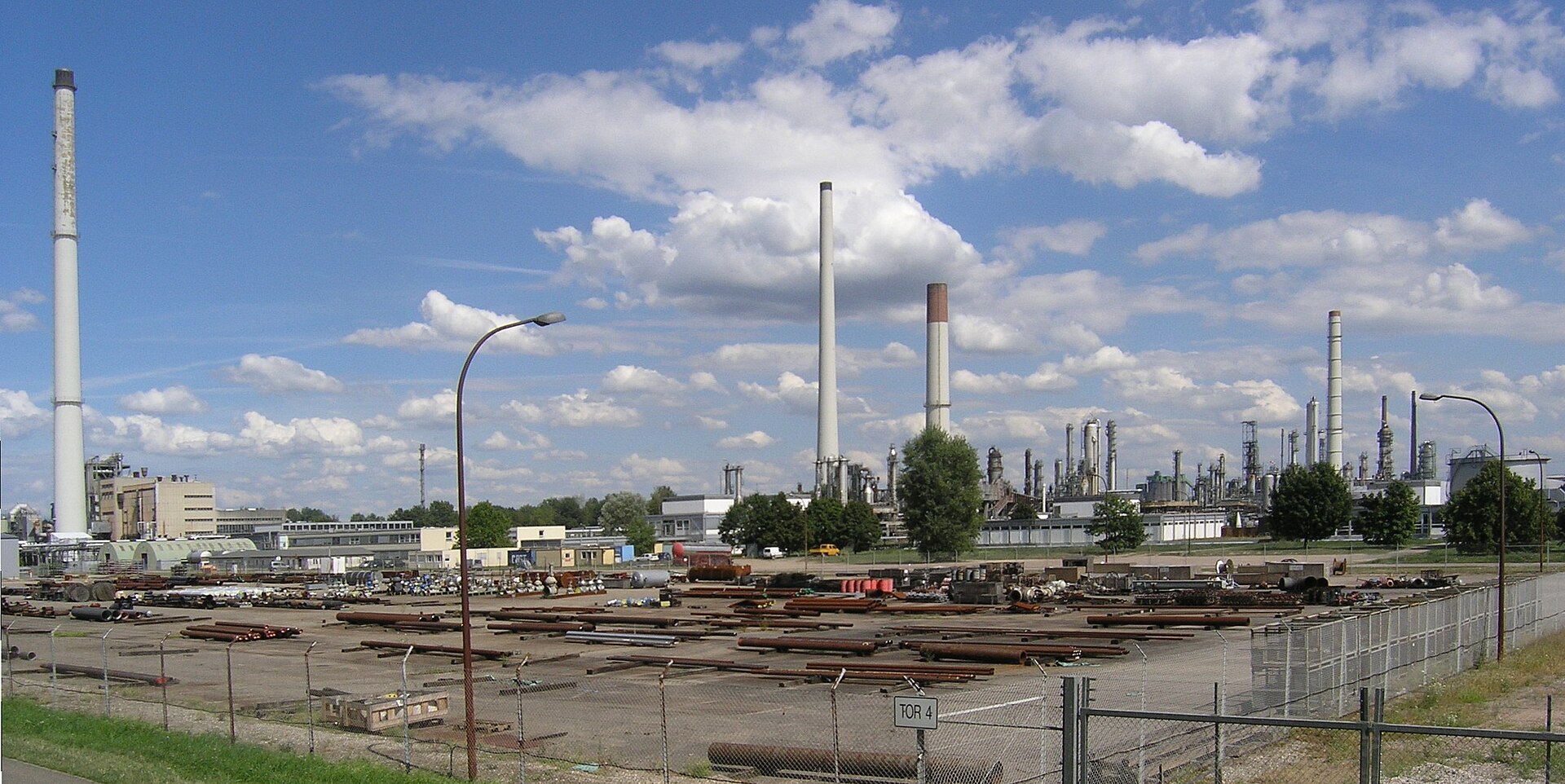 Pipework and process units at the MiRO refinery